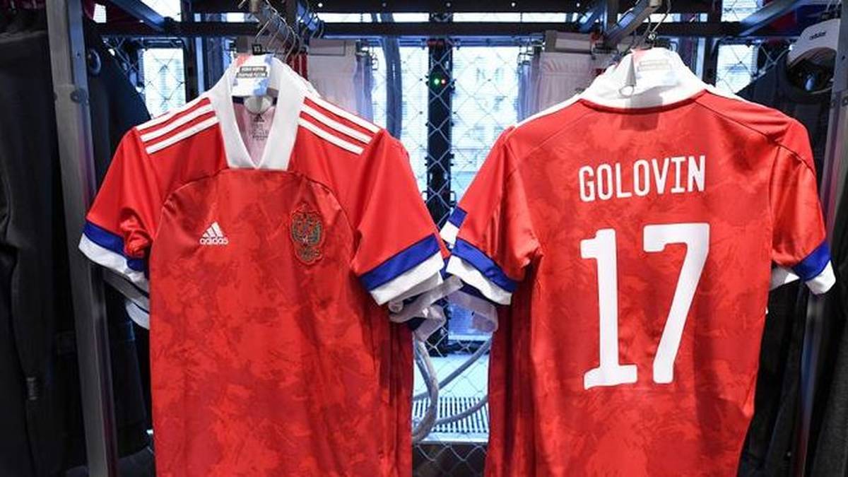 Ausrüster adidas hat derweil reagiert: "Wir entwickeln das Design neuer Trikots grundsätzlich in enger Absprache mit unseren Verbänden. Wir sind seit 12 Jahren stolzer Partner des russischen Fußballverbandes und daher zuversichtlich, dass wir gemeinsam eine Lösung finden werden."