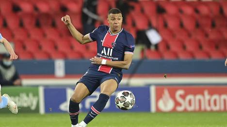 Um die Zukunft von Superstar Kylian Mbappé gibt es immer wieder Gerüchte. Nun äußerte sich der 22-Jährige im Gespräch mit dem Magazin France Football vielsagend...