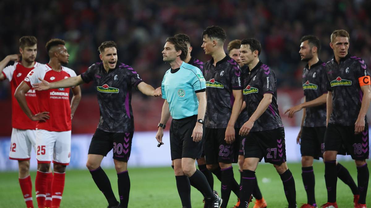 DISKUSSION: Der Videobeweis sollte für mehr Gerechtigkeit sorgen, doch unterschiedliche Auslegungen und Anpassungen der Richtlinien während der Saison sorgten für mehr Verwirrung und hitzige Diskussionen. Der Gipfel der Kuriositäten war der Halbzeit-Elfmeter in Mainz