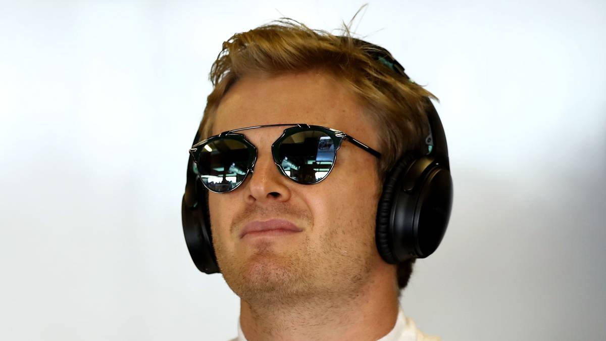 Und der Deutsche erwischt keinen guten Start: In Q1 patzt Rosberg in seiner schnellen Runde gleich zwei Mal, landet mit mehr als einer Sekunde Rückstand nur auf Platz fünf