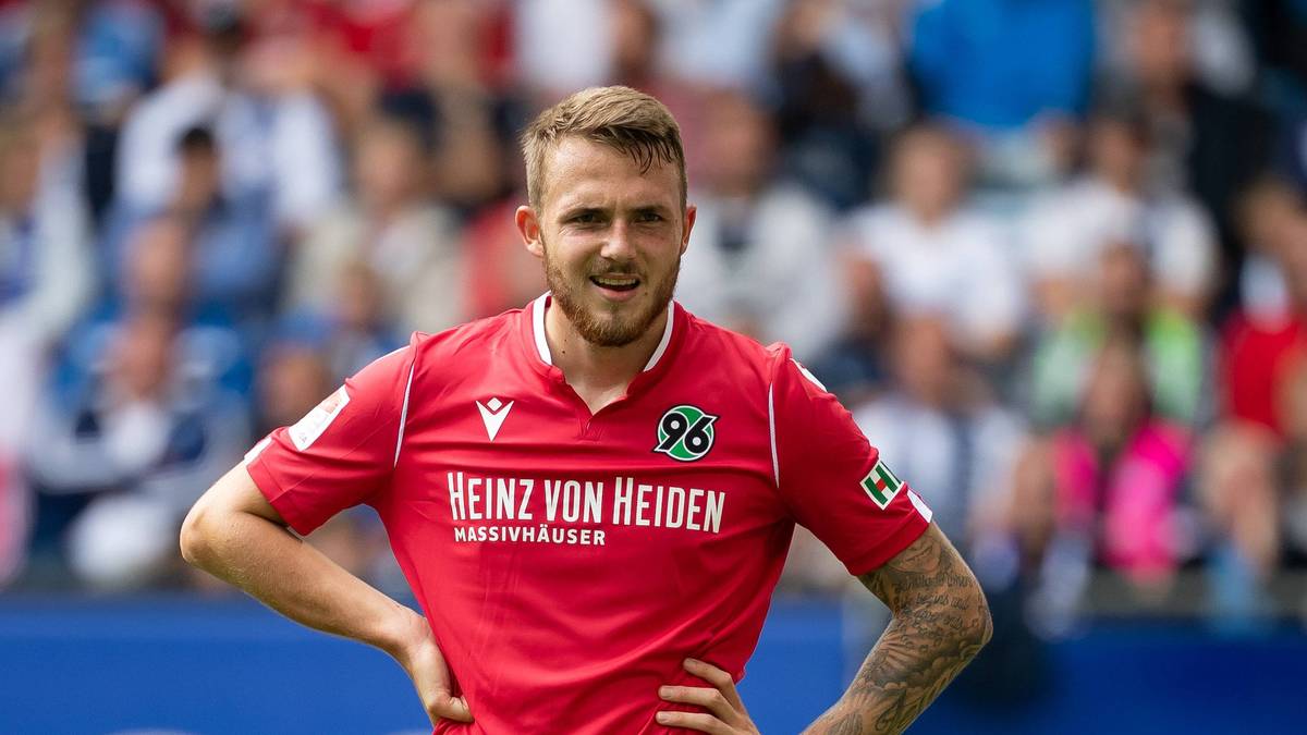 JANNES HORN: In Köln konnte Horn die Verantwortlichen nicht mehr davon überzeugen, dass er eine Verstärkung für den Kader sein kann. Die soll er nun bei Hannover 96 sein, die den Linksverteidiger, der in Köln noch einen Vertrag bis 2022 hat, für ein Jahr ausliehen. Der 22-Jährige spielte zuletzt zwei Mal über 90 Minuten