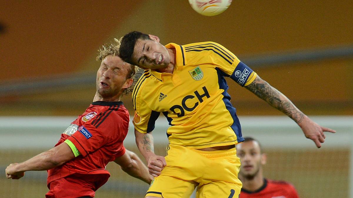 2010 verließ er die Münchner nach einer Leihe zu seinem Ex-Verein Estudiantes de la Plata wieder in Richtung SSC Neapel, landete dann bei Metalist Charkow in der Ukraine und blieb dort vier Jahre. Allerdings wurde Sosa in der Zeit zu Atletico und Besiktas Istanbul ausgeliehen. Aktuell ist der 33-Jährige bei Trabzonspor in der Türkei