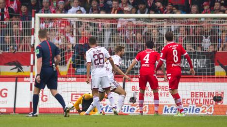 Nürnbergs Patrick Erras (m.) erzielte im Spiel gegen Union Berlin den 3:3-Ausgleich