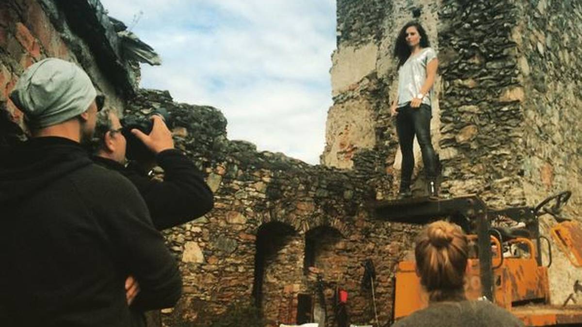 Die Titelflut auf der Rennstrecke hat der Österreicherin öffentlichen Ruhm beschert - egal ob bei Fotoshootings...