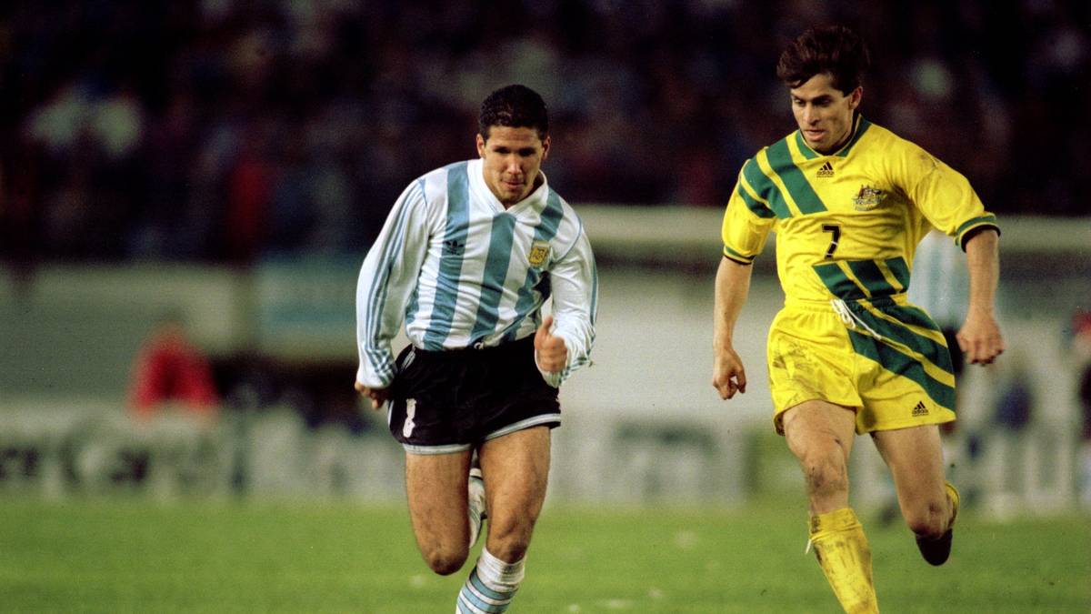 Im Laufe seiner Karriere erzielt Simeone in 106 Länderspielen elf Tore, spielt mit Stars wie Diego Maradona zusammen und darf am Ende das Nationalteam sogar als Kapitän aufs Feld führen