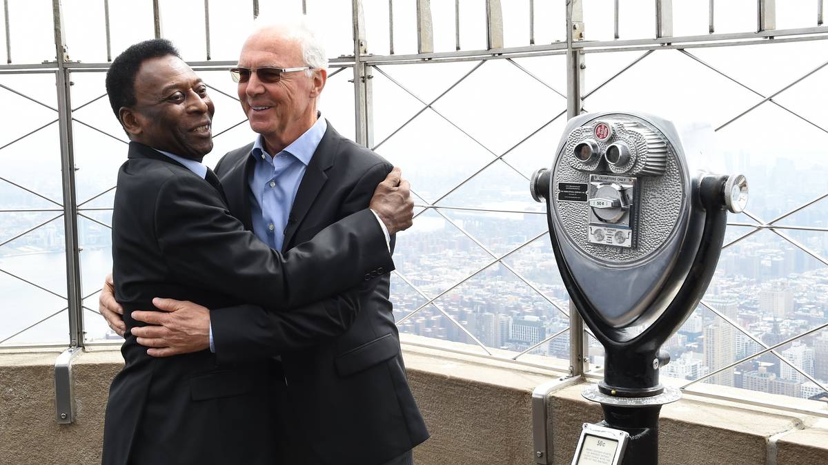 Beckenbauer und Pele sind übrigens bis heute befreundet, bezeichnen sich gegenseitig als "Bruder"