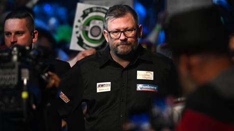 James Wade musste sich auf der Bühne erleichtern