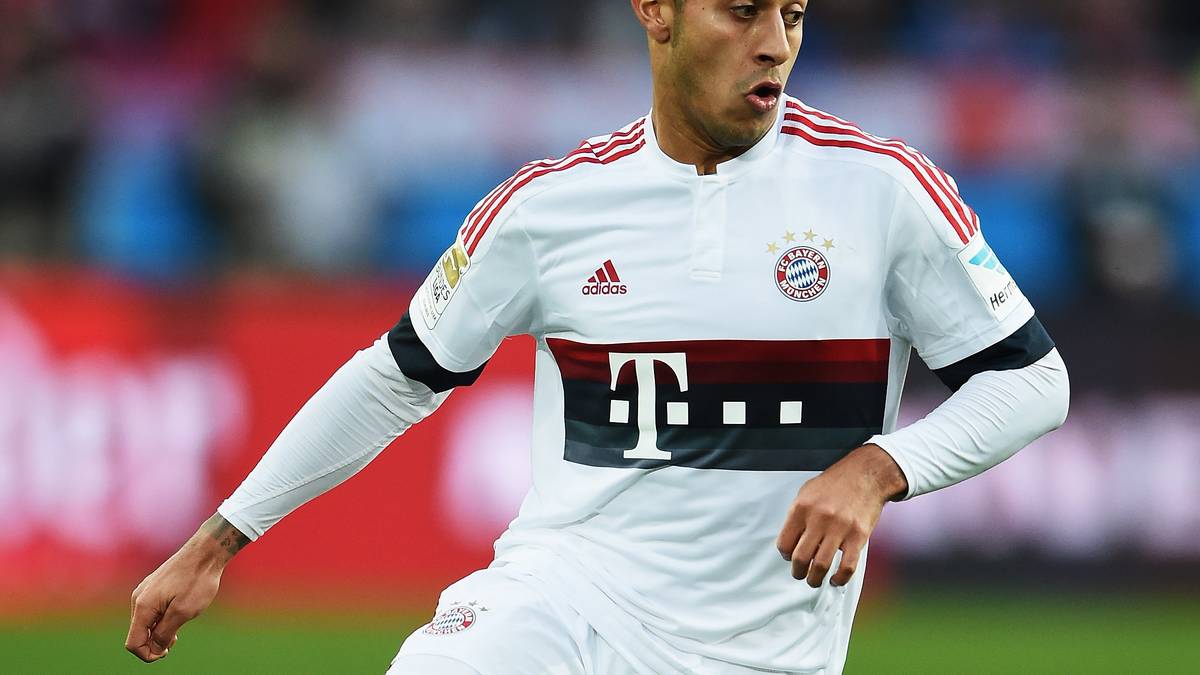 Im Dezember 2015 kehrt Thiago zurück und bis auf kleinere Blessuren bleibt der Bayern-Spielmacher bis zum Januar 2017 verletzungsfrei. Doch dann kommt eine Reihe von kürzeren Rückschlägen