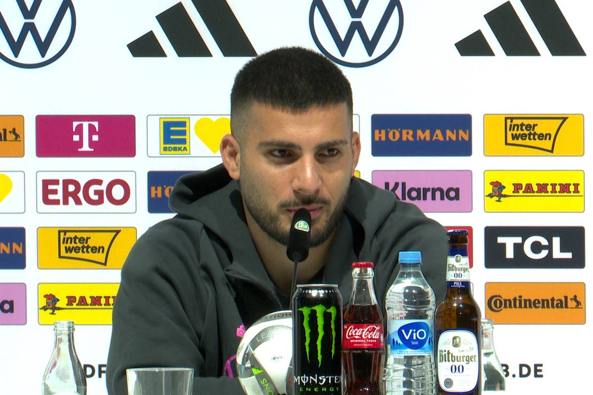 Vor dem letzten Spiel als Co-Trainer bekommt Sandro Wagner von DFB-Stürmer Deniz Undav eine Menge Lob.