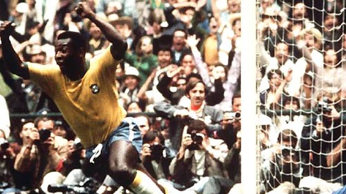 Der endgültige Triumph: Pelé wurde 1999 von der FIFA zum Weltfußballer des 20. Jahrhunderts und vom Internationalen Olympischen Komitee zum Sportler des Jahrhunderts gewählt.
