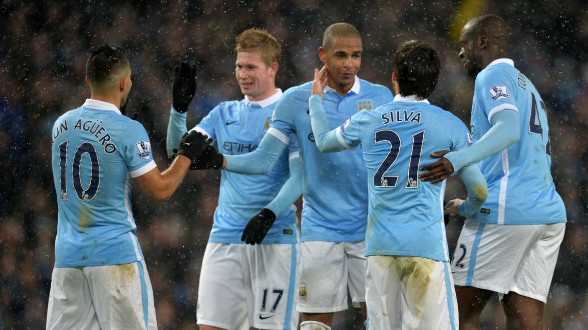 PLATZ 6: Manchester City (mit Kevin De Bruyne, 2.v.l.) kann einen fürstlichen Jahresumsatz von 463,5 Millionen Euro (Vorjahr: 416,5) verzeichnen 