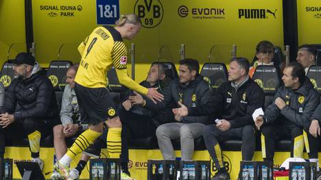 Der Transfer von Erling Haaland ist endgültig auf der Zielgeraden. Der BVB stellt den Stürmer frei. Ein unterschriftsreifer Vertrag soll Haaland vorliegen.
