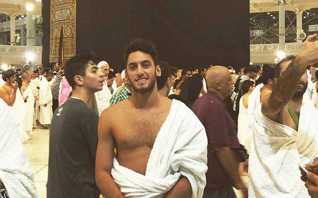 Hakan Calhanoglu Pilgert In Der Winterpause Nach Mekka