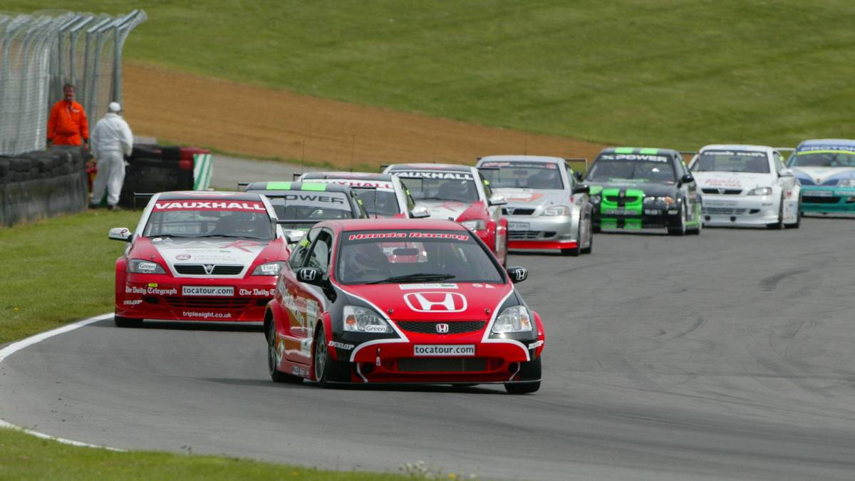 Dafür messen sich heute etwa Fahrer der Formel 3, der Superbike-WM, der Tourenwagen-WM an diesem geschichtsträchtigen Ort. 2012 wurde das Areal Schauplatz für Handbike-Wettkämpfe bei den Paralympics
