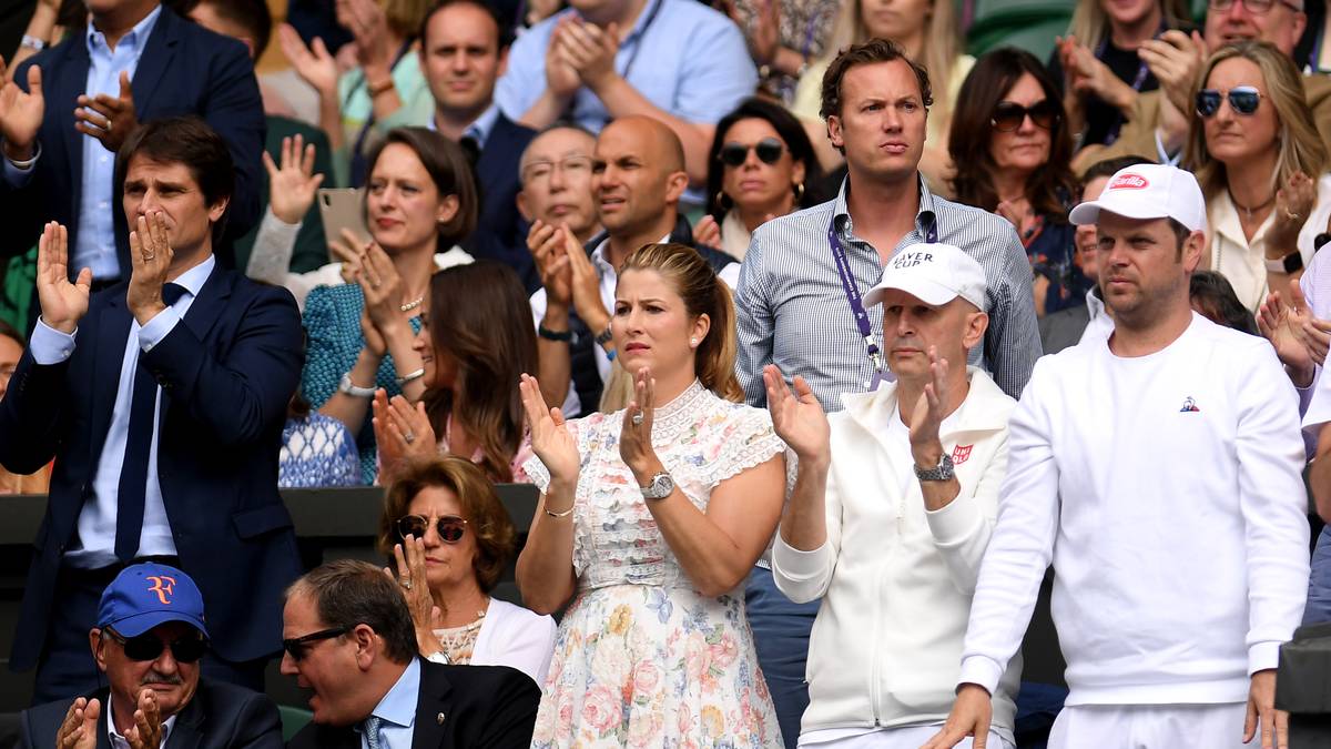 Weniger entspannt ist der Nachmittag für Federers Frau Mirka, die beim nervenaufreibenden Finale aufgeregt mitfiebert