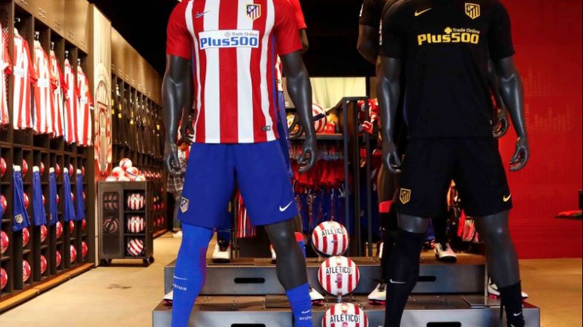 Ein Klassiker und ein überraschender Neuling: Das neue Auswärtstrikot von Atletico Madrid ist pechschwarz. Damit wollen die Mannen um Diego Simeone noch mehr Schrecken als sowieso schon verbreiten