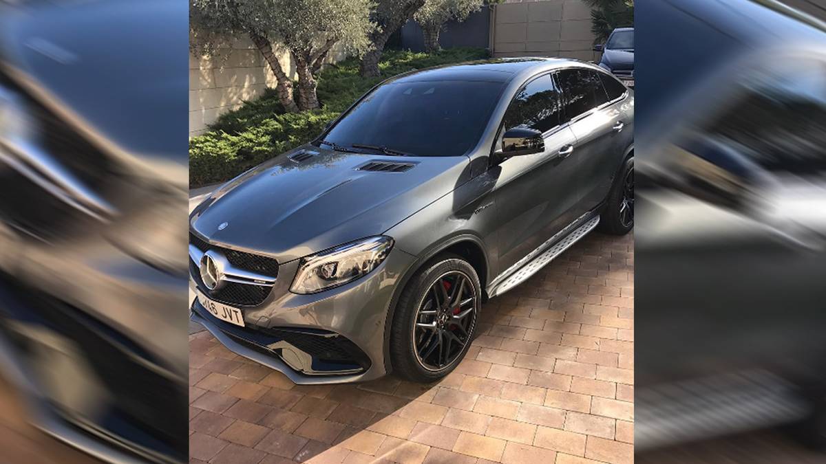 Und nochmal Cristiano. Ronaldo freut sich über sein neuestes Vehikel. "New beast" schreibt der Superstar bei Instagram zum Bild des glänzenden Mercedes Benz GLE 63 AMG. Ronaldos neuer Schlitten hat bis zu 585 PS unter der Haube