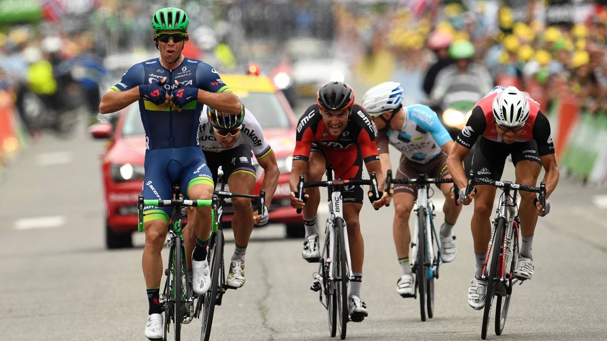Beim Zielsprint in Revel muss sich der favorisierte Sagan dem Australier Michael Matthews (l.) geschlagen geben