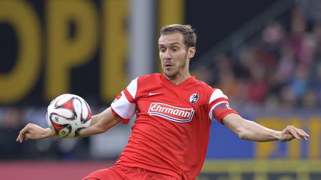 Julian Schuster in Aktion für den SC Freiburg