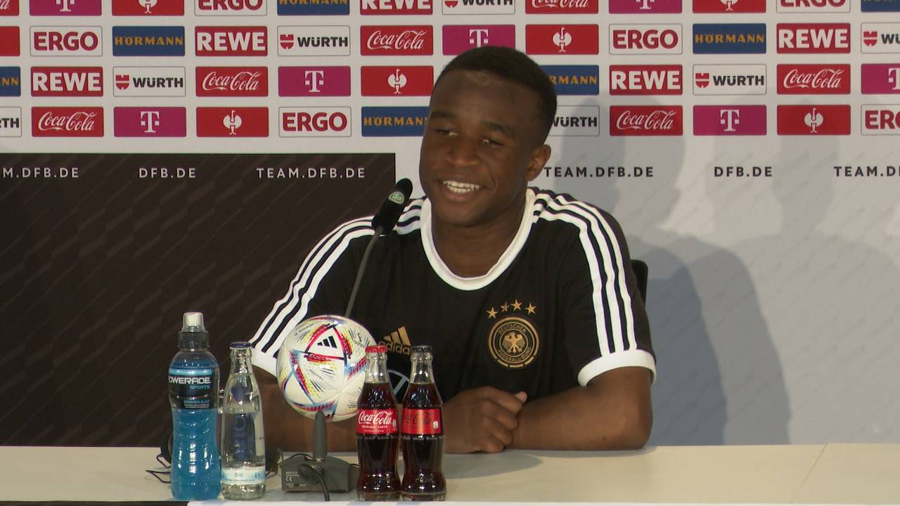 Lustiger PK-Moment: Youssoufa Moukoko kennt keine deutschen Stürmer