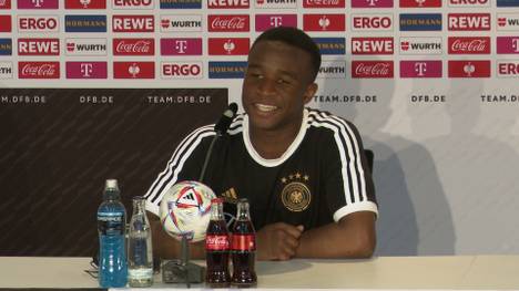 Youssoufa Moukoko ist der jüngste Spieler im Kader der Nationalmannschaft und eine große deutsche Sturmhoffnung. Von den ehemaligen DFB-Stürmern kennt der Youngster jedoch lediglich einen. 