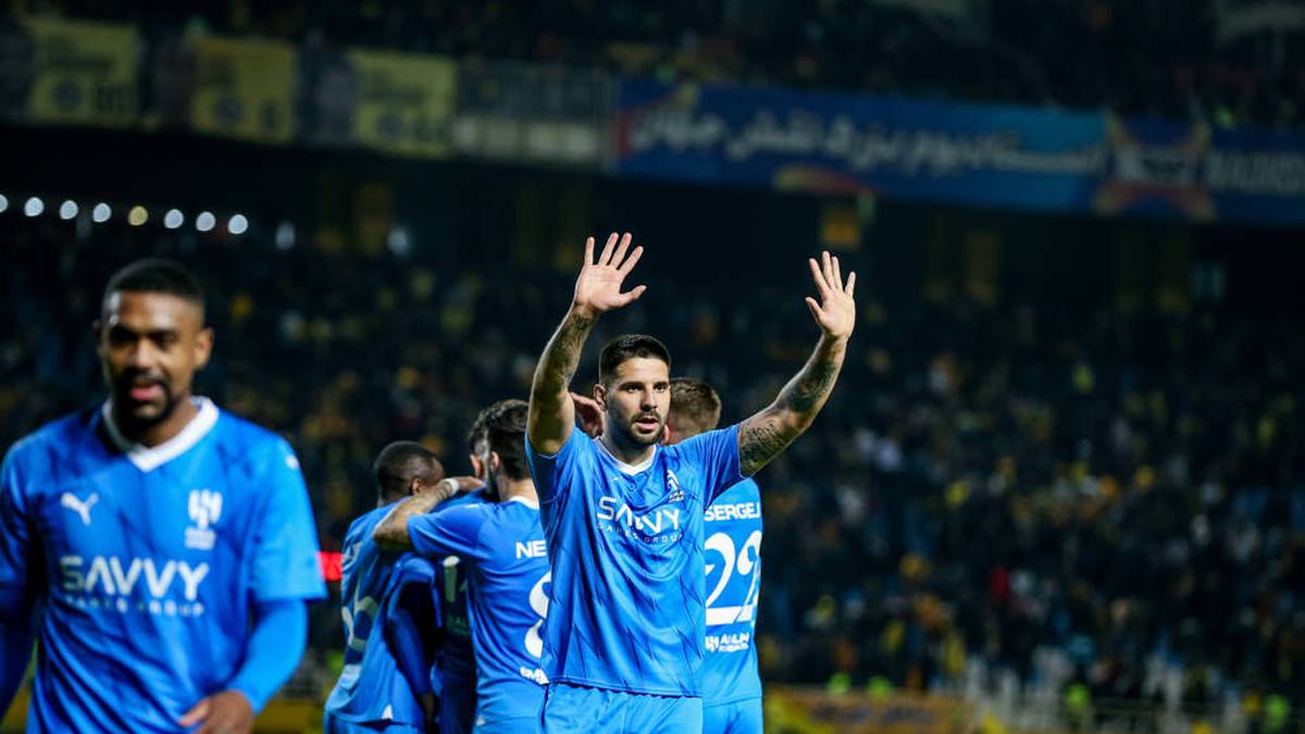 Aleksandar Mitrovic (Al-Hilal SFC):
Die Tormaschine! Seit August 2023 spielt der Serbe für Al Hilal SFC. In seiner ersten Saison schoss er in 28 Spielen 28 Tore. Im Jahr 2024 gewann er mit seinem Verein die Saudi Pro League.