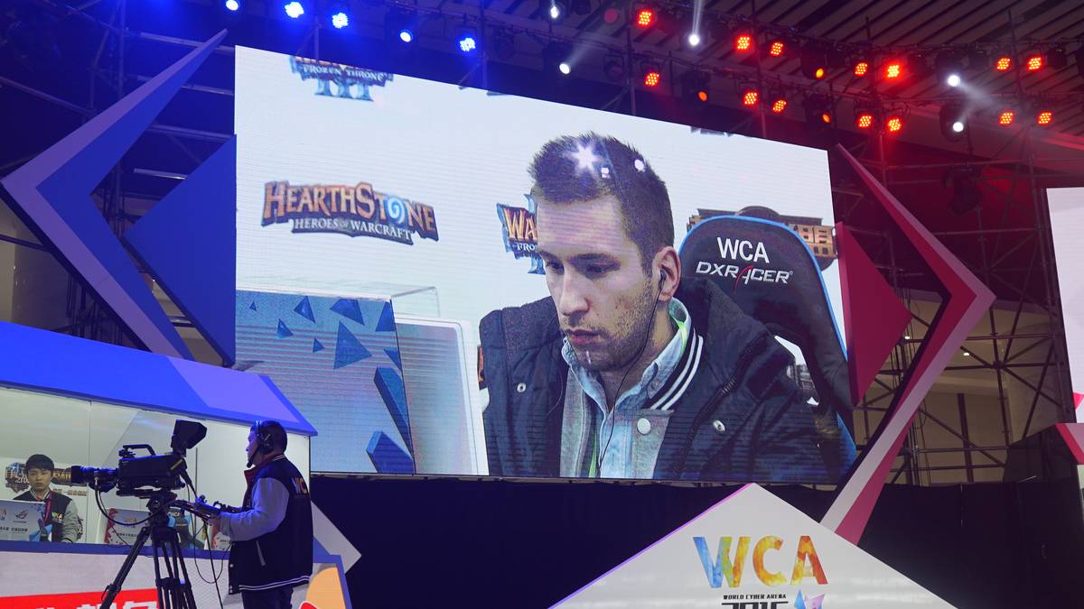 Marc “yAwS” Förster ist ein besonders alter Hase im eSports. Der WarCraft 3-Spieler feierte Ende 2015 ein kleines Comeback, als die World Cyber Arena ein Turnier zum RTS-Klassiker ausrichtete. Der Deutsche kam bis in das Finale. 