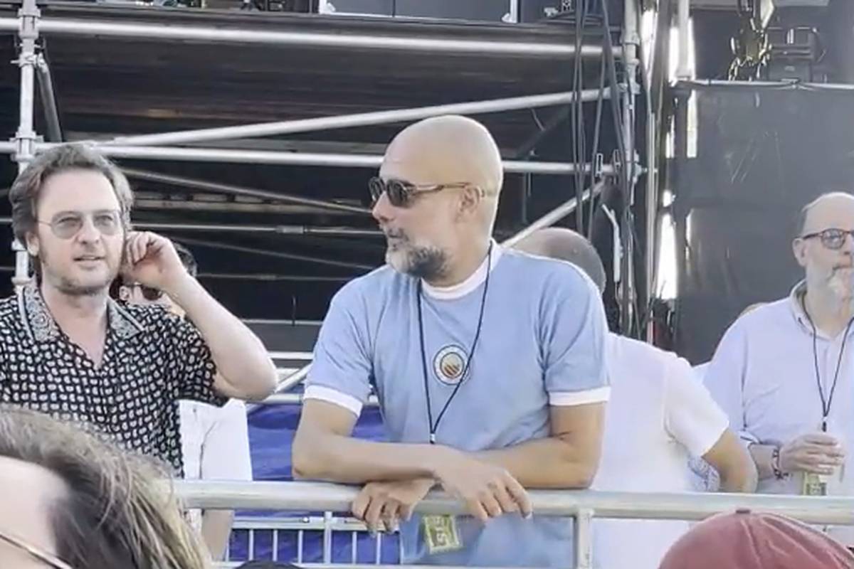 City-Coach Pep Guardiola hat das Konzert von Oasis in Manchester besucht und bei einem Song sein Gesangstalent unter Beweis gestellt.