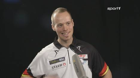 Max Hopp zeigt sich nach seinem Match gegen Gordon Mathers zufrieden. Auch von den Ablenkungsmanövern seines Gegners lässt sich der "Maximizer" nicht aus der Ruhe bringen.