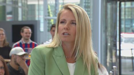 Im STAHLWERK Doppelpass erklärt Sky-Expertin Julia Simic, wie sie den Streit von Oliver Kahn und Lothar Matthäus vor dem Bundesligatopspiel erlebt hat.