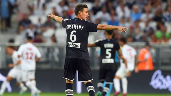 Bordeaux's French defender Laurent Koscielny gestures during the French L1 football match between FC Girondins de Bordeaux and Montpellier on August 17, 2019, at the Matmut Atlantique stadium in Bordeaux, southwestern France. (Photo by NICOLAS TUCAT / AFP)        (Photo credit should read NICOLAS TUCAT/AFP/Getty Images)