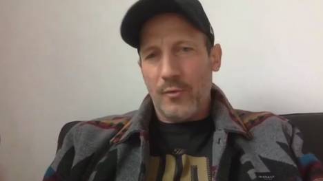 Schauspieler Wotan Wilke Möhring ist seit Kindesbeinen an BVB-Fan. Im BVB-Feiertagsmagazin spricht er über das emotionale Derby gegen S04 und prognostiziert ein 5:0 für die Schwarz-Gelben.