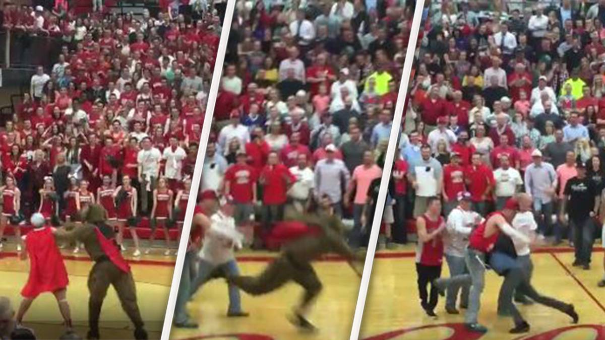 Auch Highschool-Basketball schützt vor Maskottchen-Keile nicht: Während eines Basketballspiels in einer Schulturnhalle in Idaho gerieten bei einer Auszeit zwei Maskottchen aneinander. Was als kleine Schubserei begann, endete als Massenkeilerei mit munterer Beteiligung der Zuschauer. Am Ende musste die Polizei schlichten