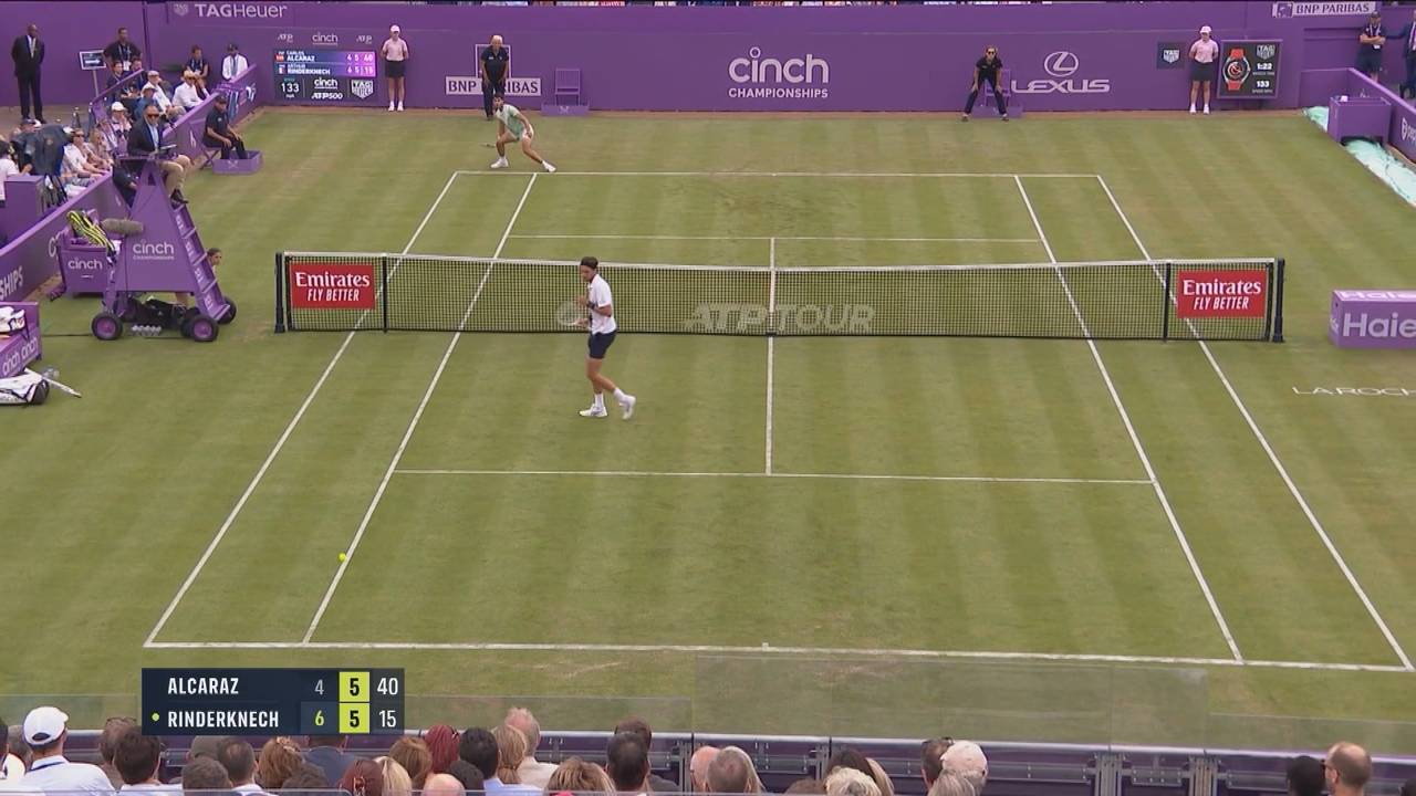 Carlos Alcaraz zieht glücklich ins Achtelfinale des ATP-Turniers in London ein
