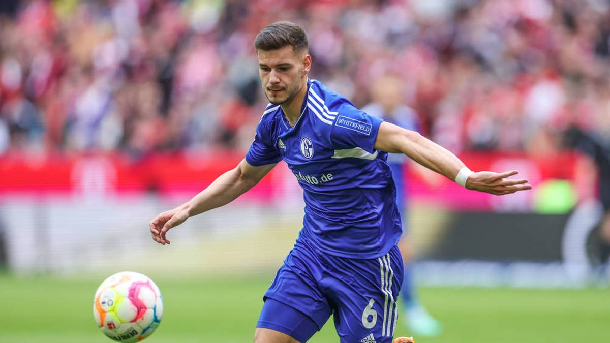 Tom Krauß (Mittelfeld, 6) ist 21 Jahre alt und stand zuletzt bei Schalke 04 unter Vertrag. Nach dem Ende seiner Leihe kehrt er zunächst zu RB Leipzig zurück. Elf U21-Länderspiele und drei Tore hat Krauß auf dem Konto