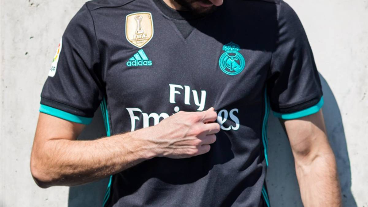 Das weiße Balett? Eher la Bestia Negra! Beim Auswärtsshirt hat sich Real offenbar viel von den schwarzen Trikots der (einst) gefürchteten Bayern abgeschaut