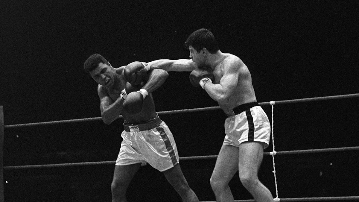 Mildenberger bot Ali eine ungewohnte Herausforderung, war er doch der erste Rechtsausleger, der um den Titel antrat. Als krasser Außenseiter gelang ihm der Achtungserfolg, zwölf Runden durchzuhalten, ehe der Ringrichter nach einer Schlagserie Alis auf technischen K.o. entschied