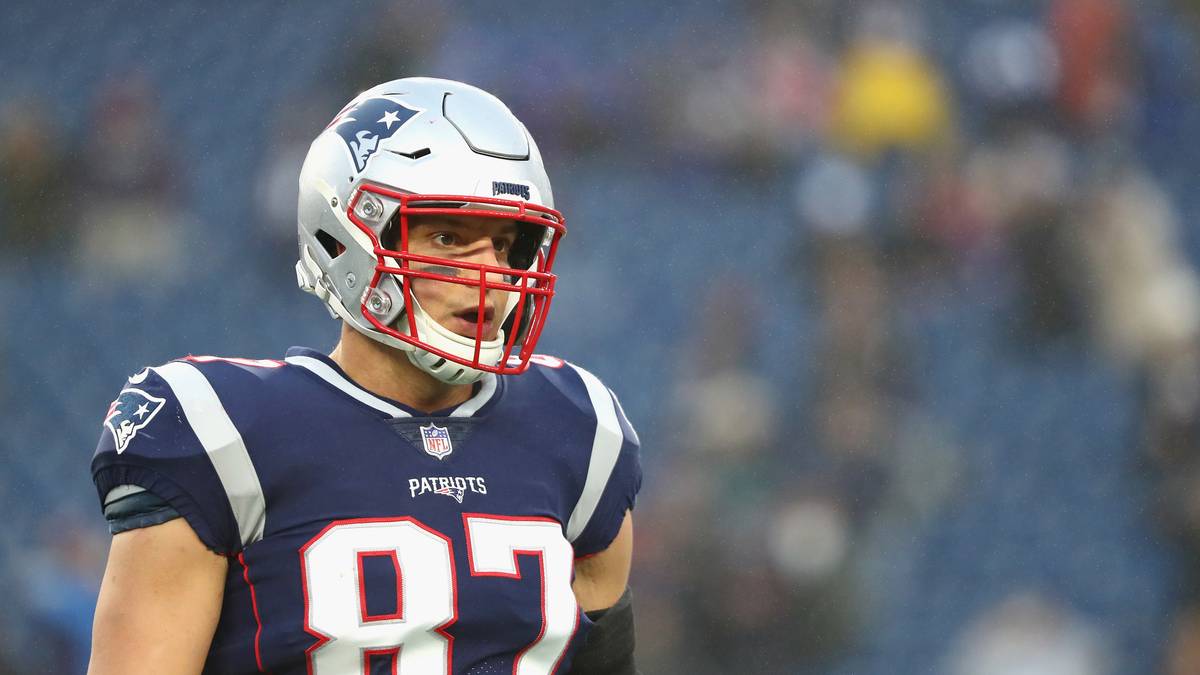 Nach der Pleite kamen Gerüchte über einen Rücktritt des Tight Ends auf. Am 24. April 2018 kündigte Gronkowski aber an, seine Karriere fortzusetzen