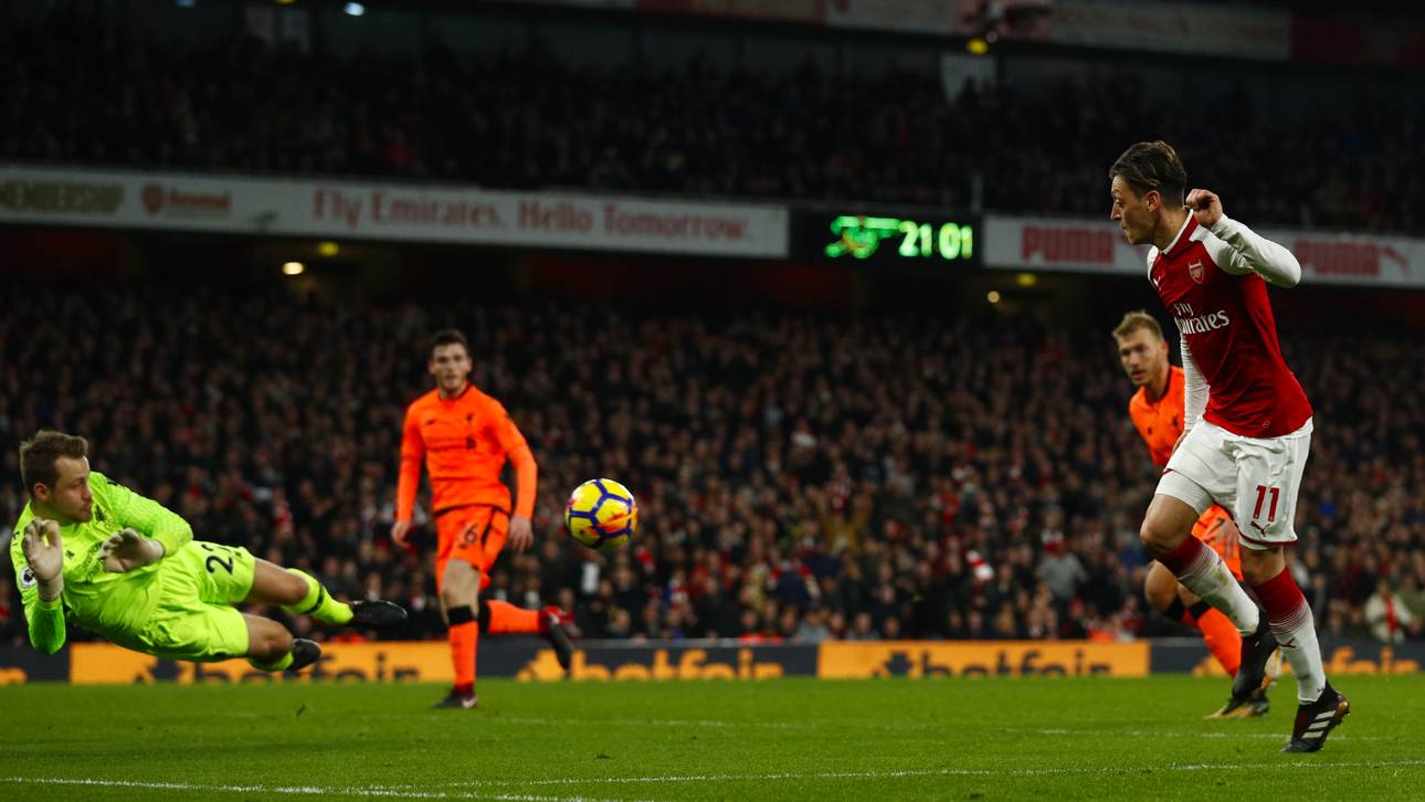 Video: Özil-Zauberlupfer gegen Klopp