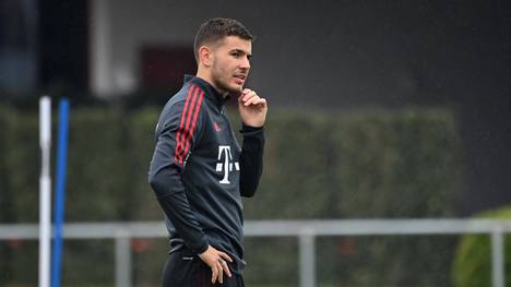 Lucas Hernández spielt beim FC Bayern eine wichtige sportliche Rolle. Doch nun bekommt der französische Abwehrspieler juristischen Ärger.