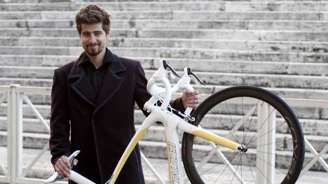 Peter Sagan schenkt dem Papst dieses Fahrrad