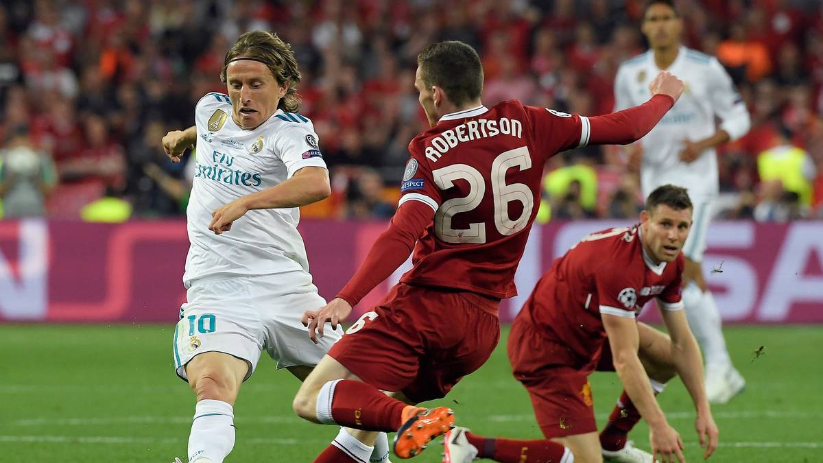 ITALIEN - Tuttosport: "Liverpool kapituliert vor dem unvergleichbaren Talent Reals, eine unbesiegbare Mannschaft. Die Nacht von Kiew könnte auch wegen des möglichen Endes des außerordentlichen Abenteuers Ronaldos mit Real legendär werden. Doch stärker als Cristiano Ronaldo ist Real Madrid, das den dritten Champions-League-Erfolg in Serie, den 13. in seiner Geschichte, feiert"