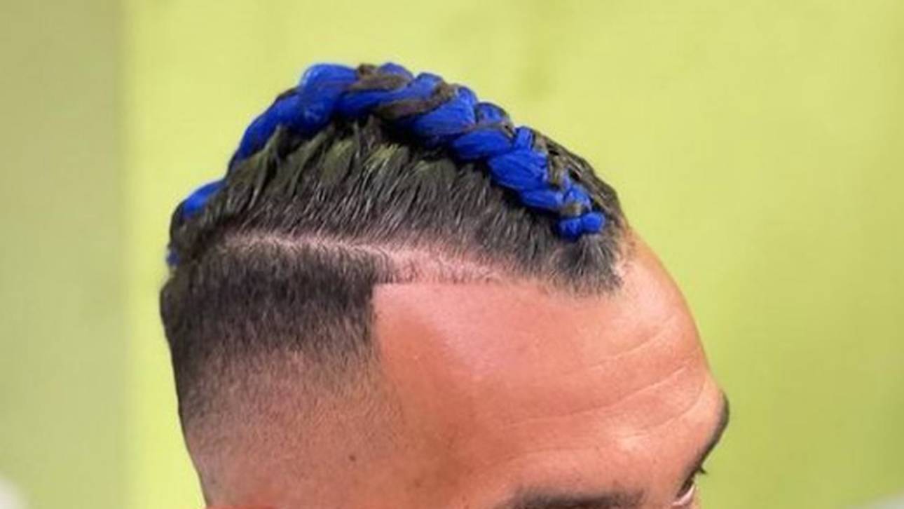 Fußball-Star mit verrückter Frisur