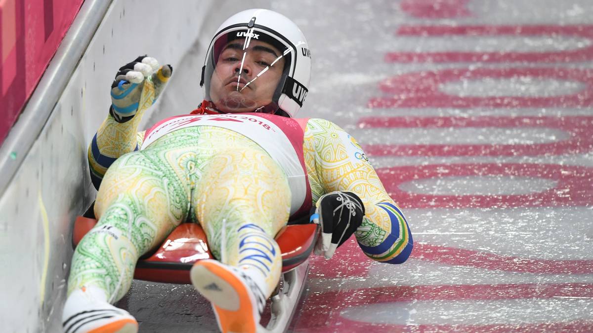 Doch es klappt nicht immer alles: Hier kommt Keshavan deutlich von der Ideallinie ab - und kracht an die Seitenbande