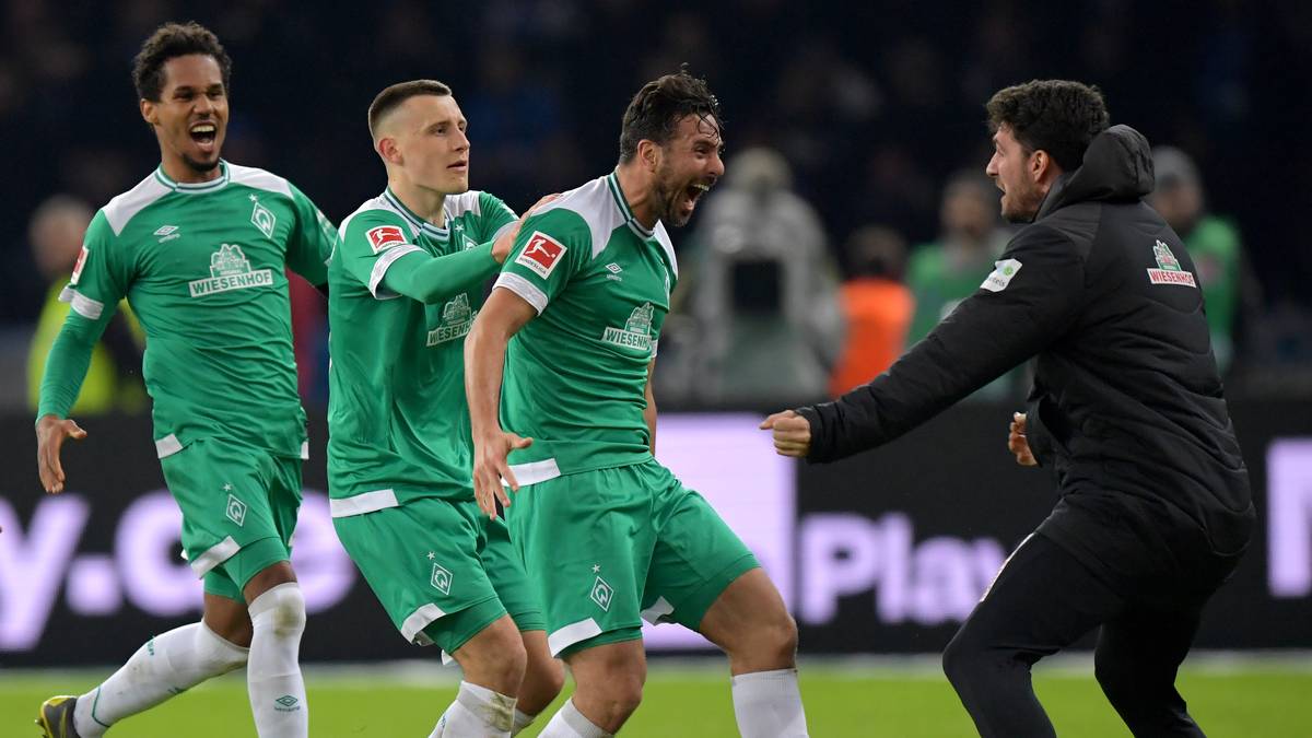 Der Peruaner löste damit einen anderen Bremer an der Spitze des Rankings ab und ist sogar der einzige Spieler, der nach seinem 40. Geburtstag mehr als ein Bundesliga-Tor schoss