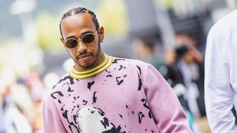 Nach seinem Crash beim Qualifying am Freitag konnte sich Lewis Hamilton im Sprintrennen noch auf Rang acht nach vorne kämpfen und somit Punkte holen. Nach dem Rennen ließ er seinem Frust über Reaktionen der Fans zu seinem Unfall freien Lauf. 