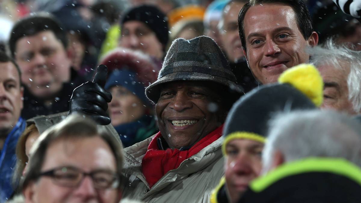 Die Schlagersänger Roberto Blanco und Gregor Glanz haben sichtlich Spaß am Spektakel