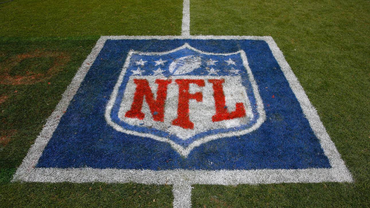 NFL stellt Schiedsrichterin ein