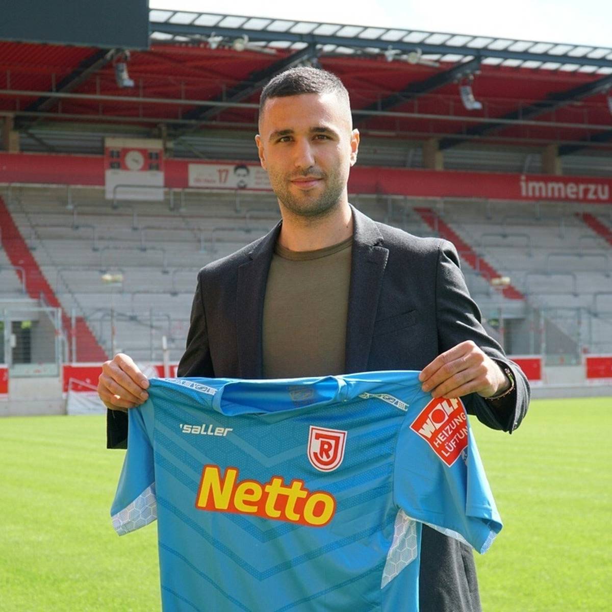 Jahn Regensburg hat seinen dritten Neuzugang für die kommende Saison verpflichtet und Dejan Stojanovic mit einem Vertrag bis 2024 ausgestattet.