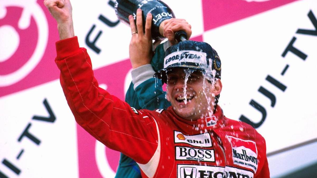Formel 1 Geschichte: Ayrton Senna feiert den WM-Titel 1988 dank der Streichresultate.